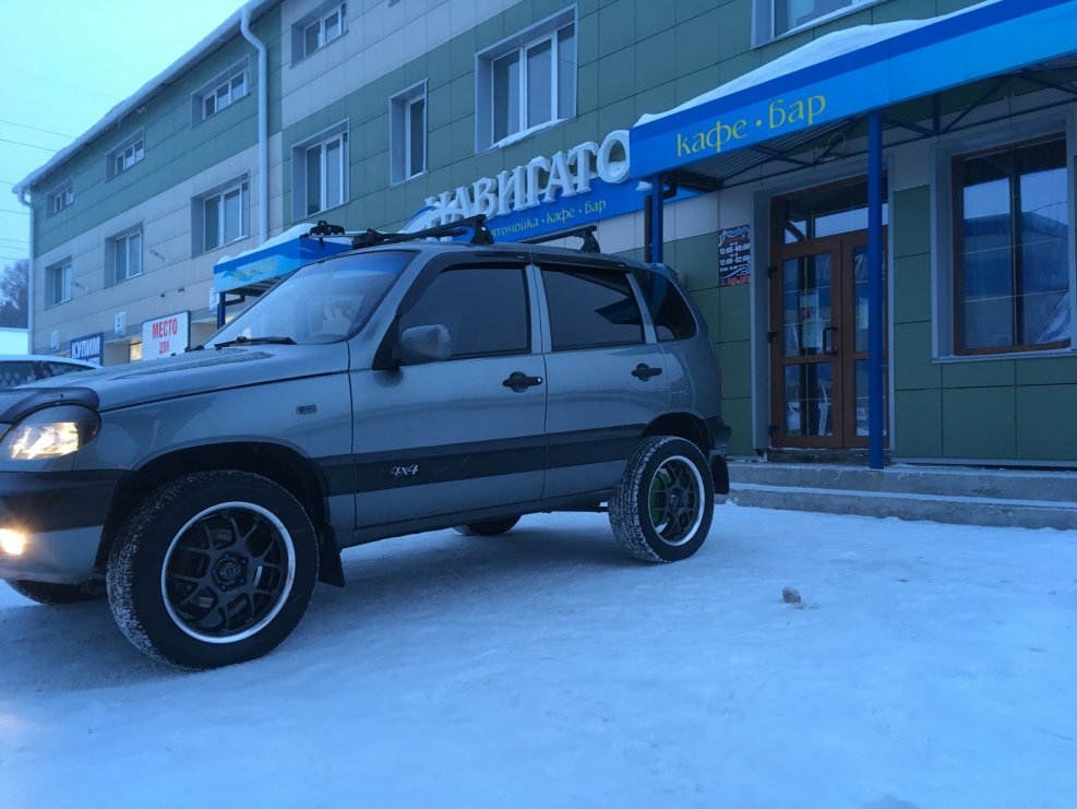 Нива Шевроле на дисках r20