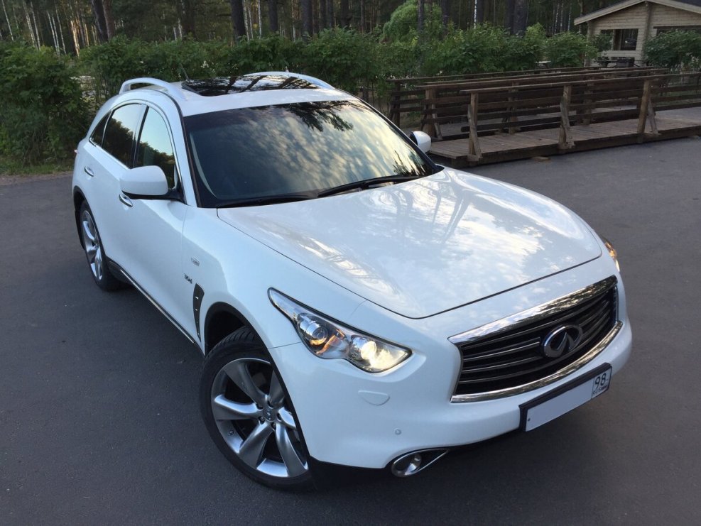 Инфинити qx70 белый