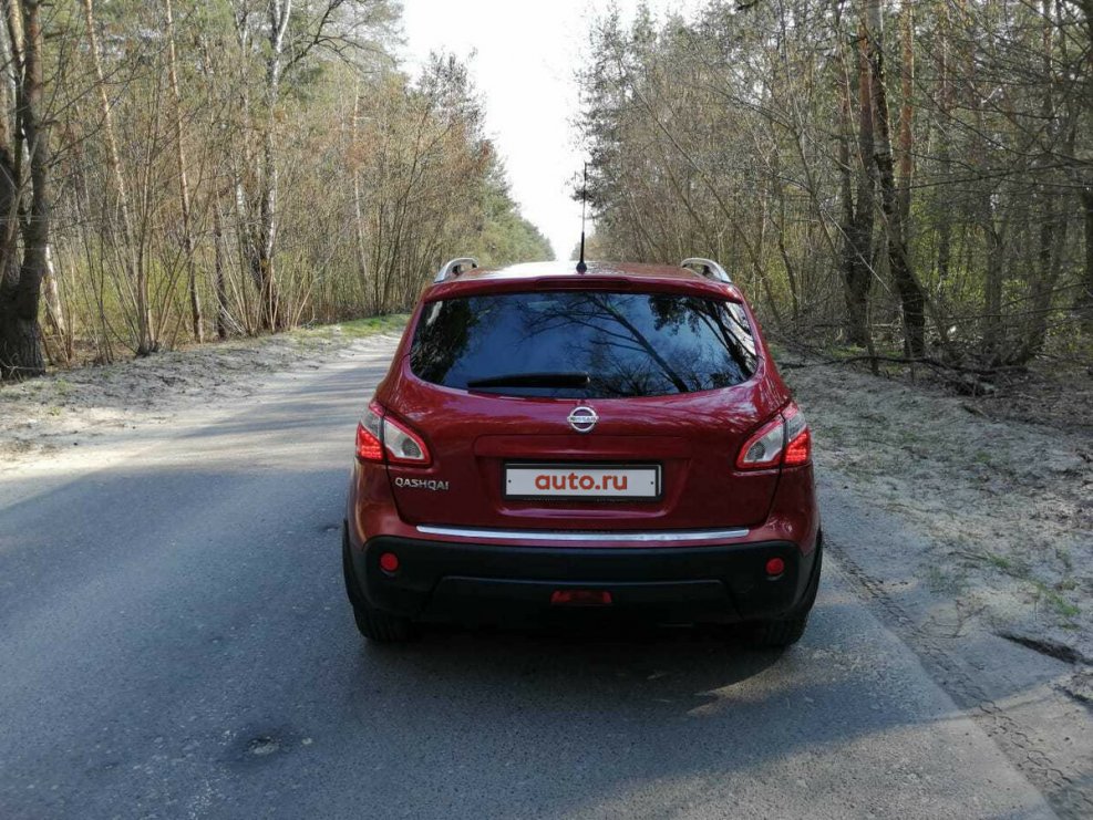 Nissan Qashqai 2020 красный с панорамной крышей