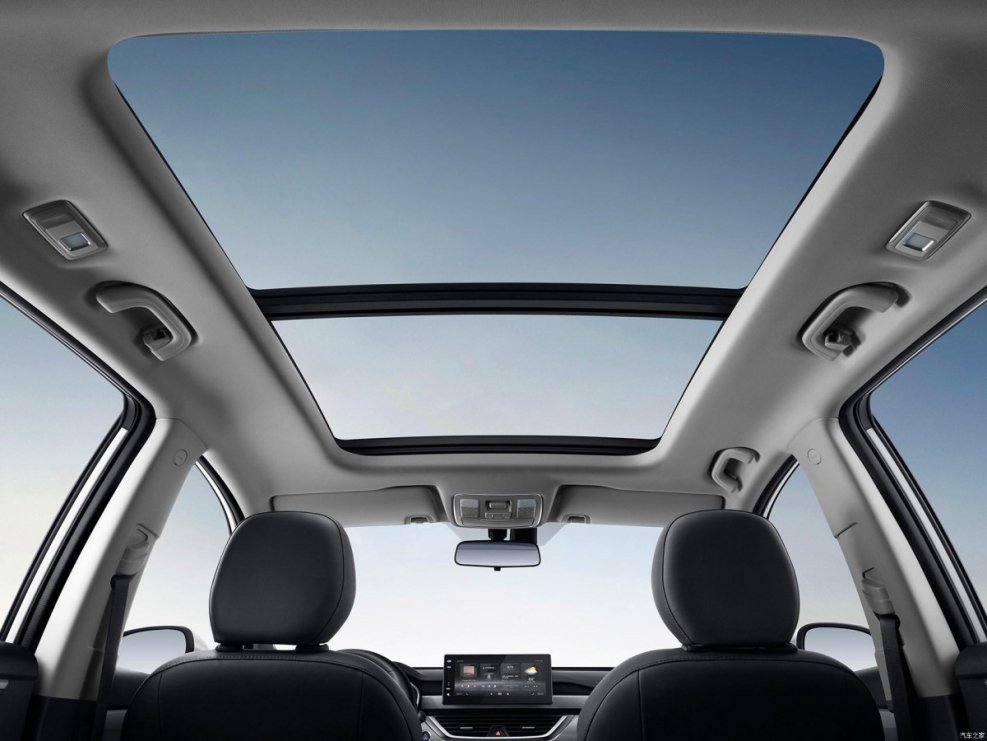 Geely Coolray панорамная крыша