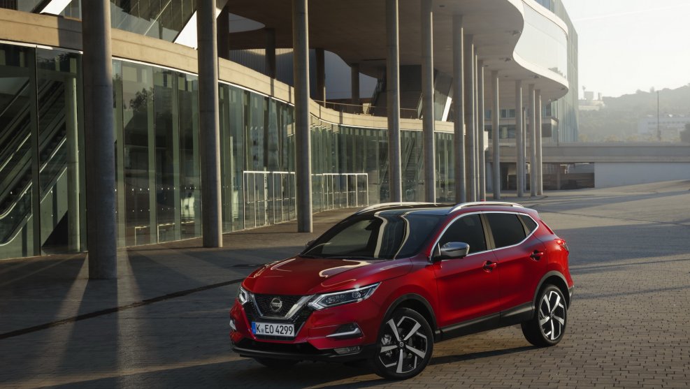 Nissan Qashqai 2020 красный с панорамной крышей