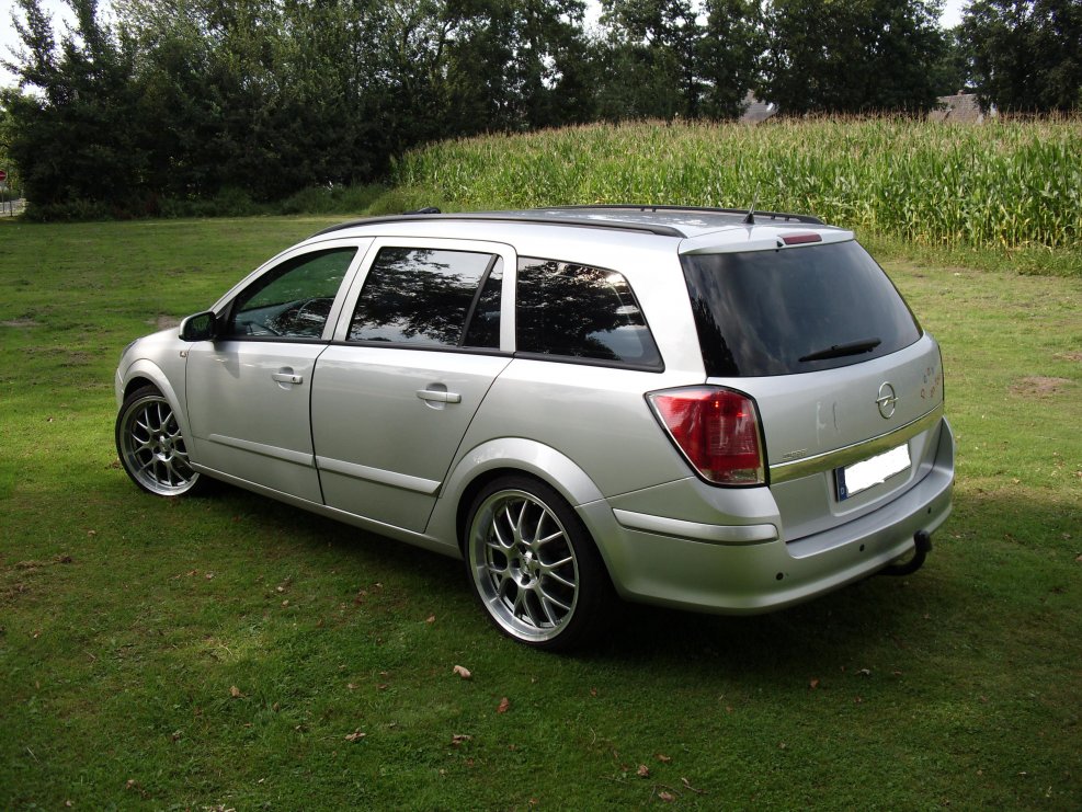 Opel Astra h Caravan r18