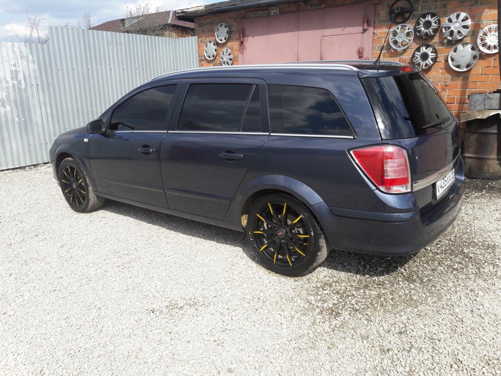 Opel Astra h универсал r17