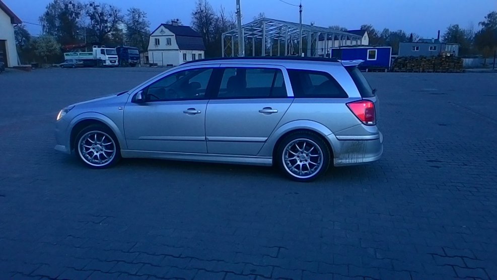 Opel Astra h Caravan r17