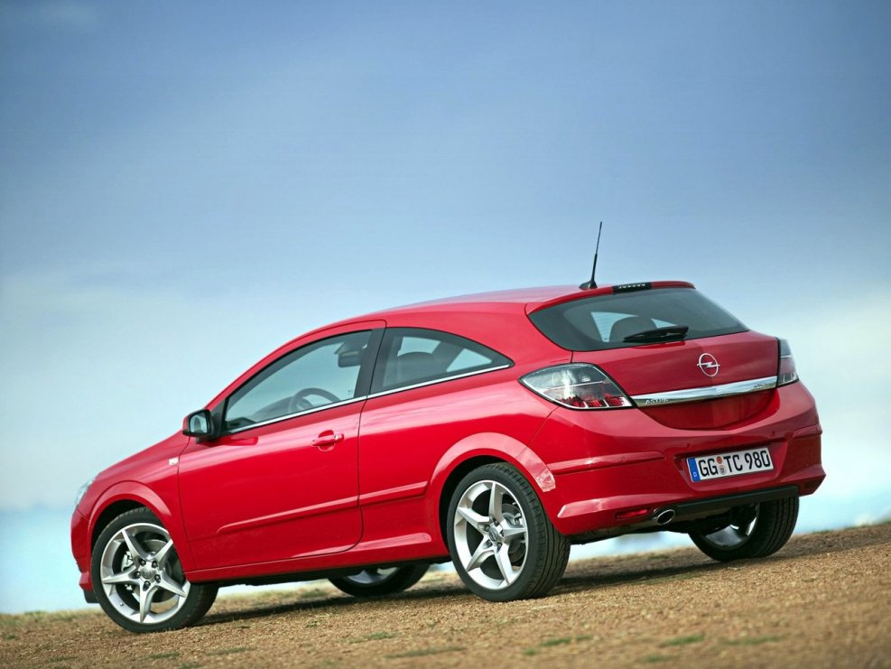 Opel Astra GTC 3-дверный хэтчбек