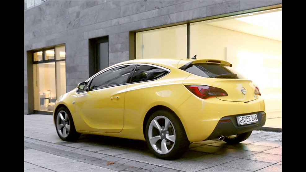 Opel Astra GTC 2011