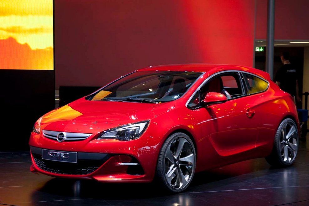 Опель Astra GTC 2012