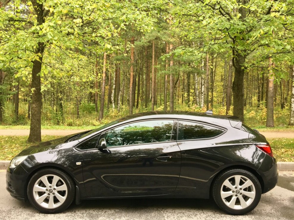 Opel Astra GTC 2011