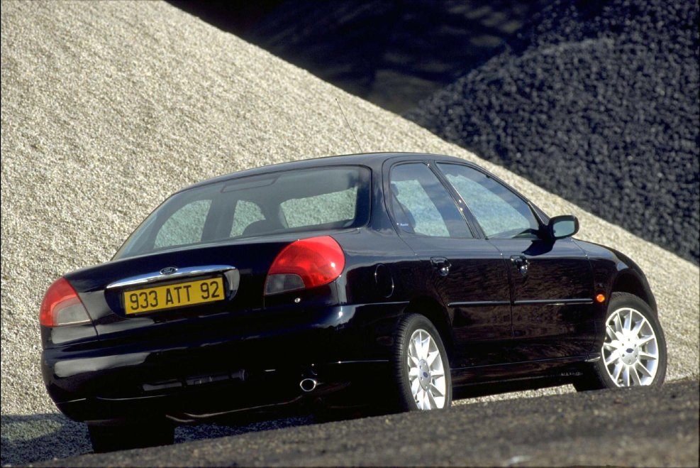 Ford Mondeo II седан