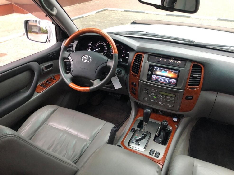 Toyota Land Cruiser 100 2006