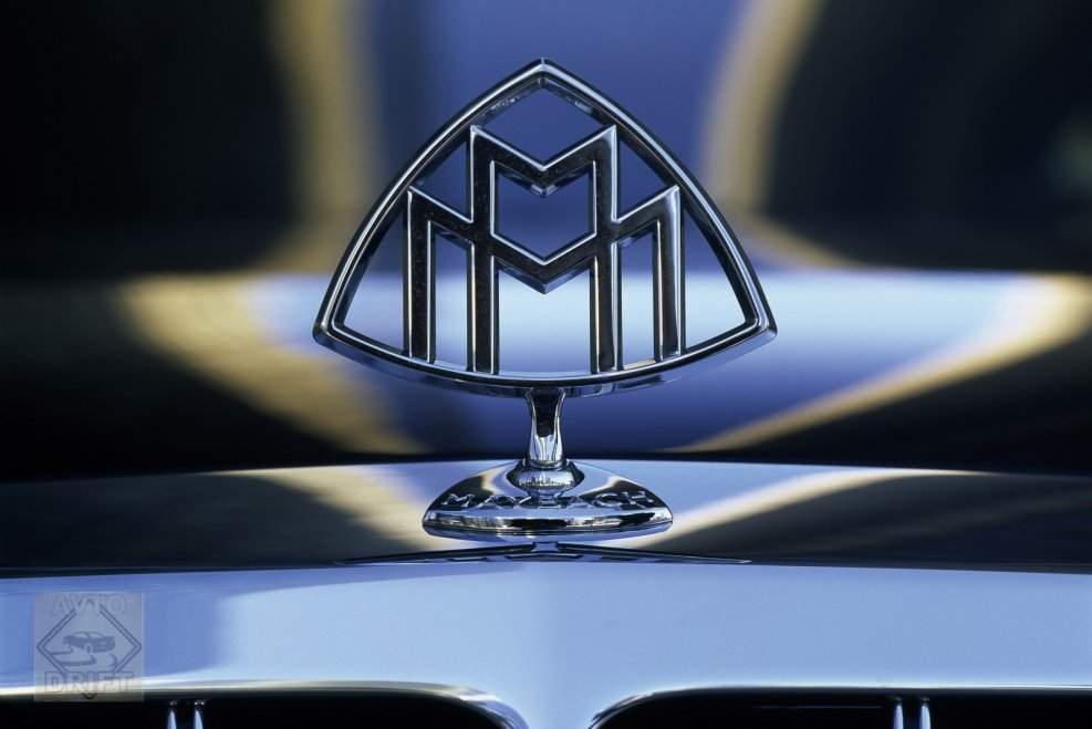 Мерседес Майбах значок на машине