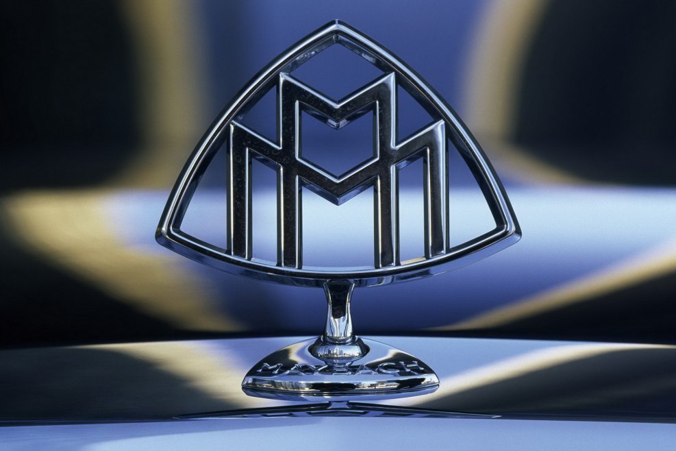 Майбах значок на машине
