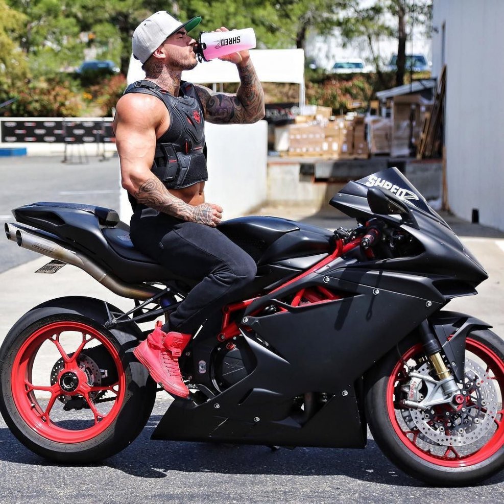 Байкер на Yamaha r6