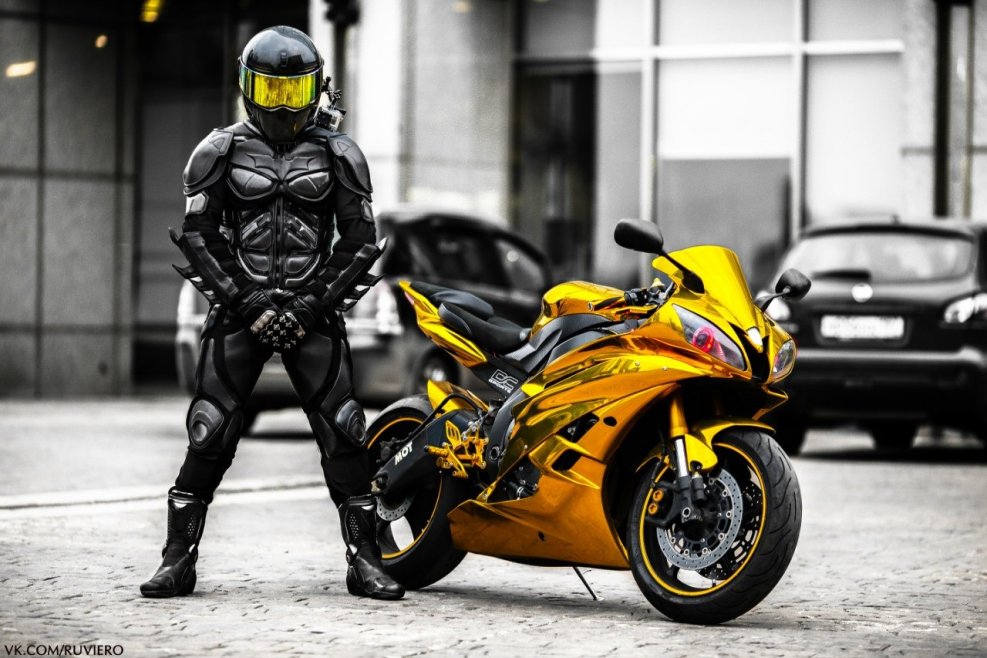 Yamaha r6 черный с мотогонщиком