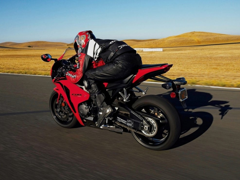 Honda CBR 1000 мотоциклист