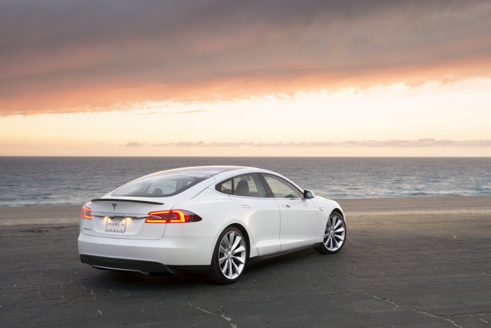 Tesla седан model s