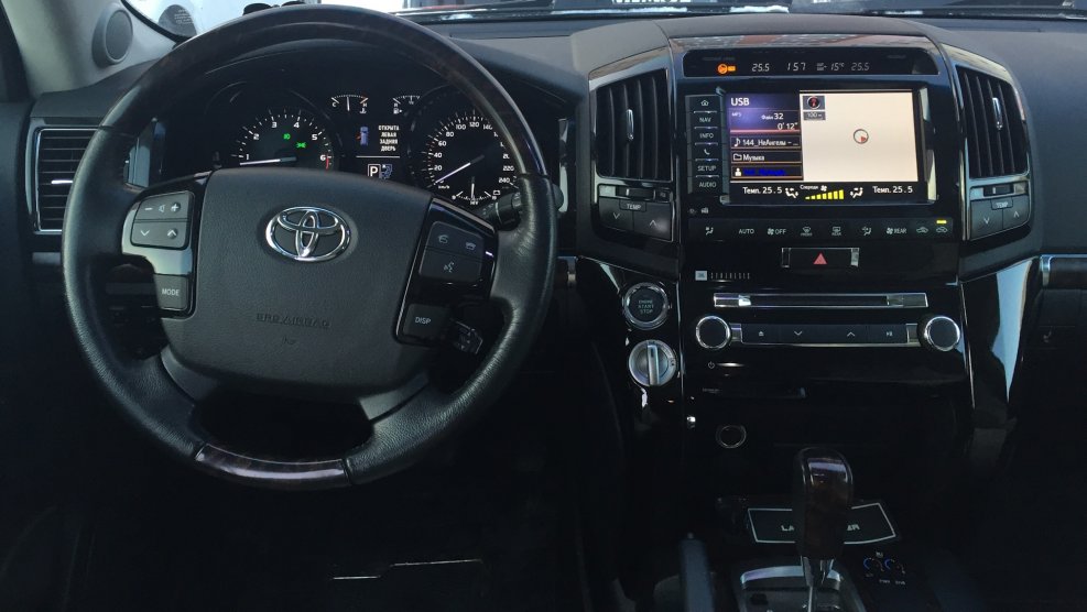 Toyota Land Cruiser 200 2021 салон