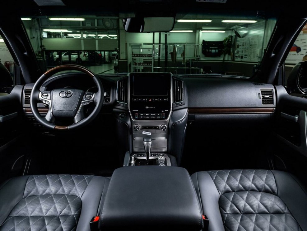 Toyota Land Cruiser 200 Interior