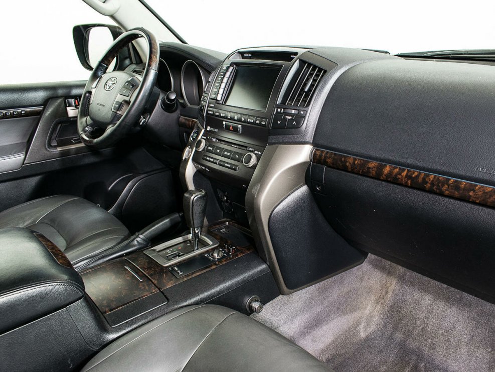 Toyota Land Cruiser v8 салон