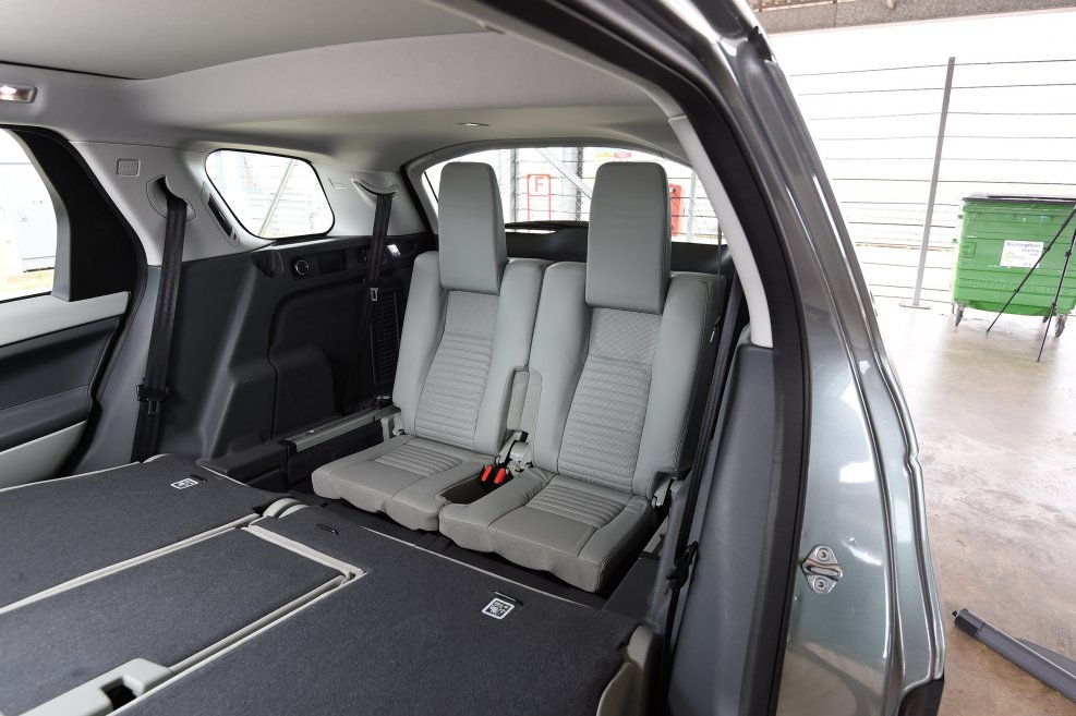 Мерседес GLA 300 2020 третий ряд сидений