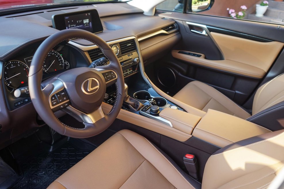 Lexus RX 200t салон
