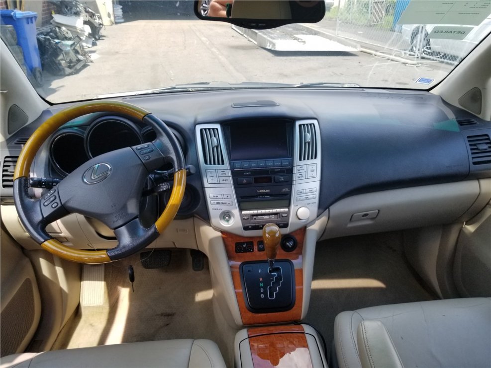 Лексус 330 2004 салон