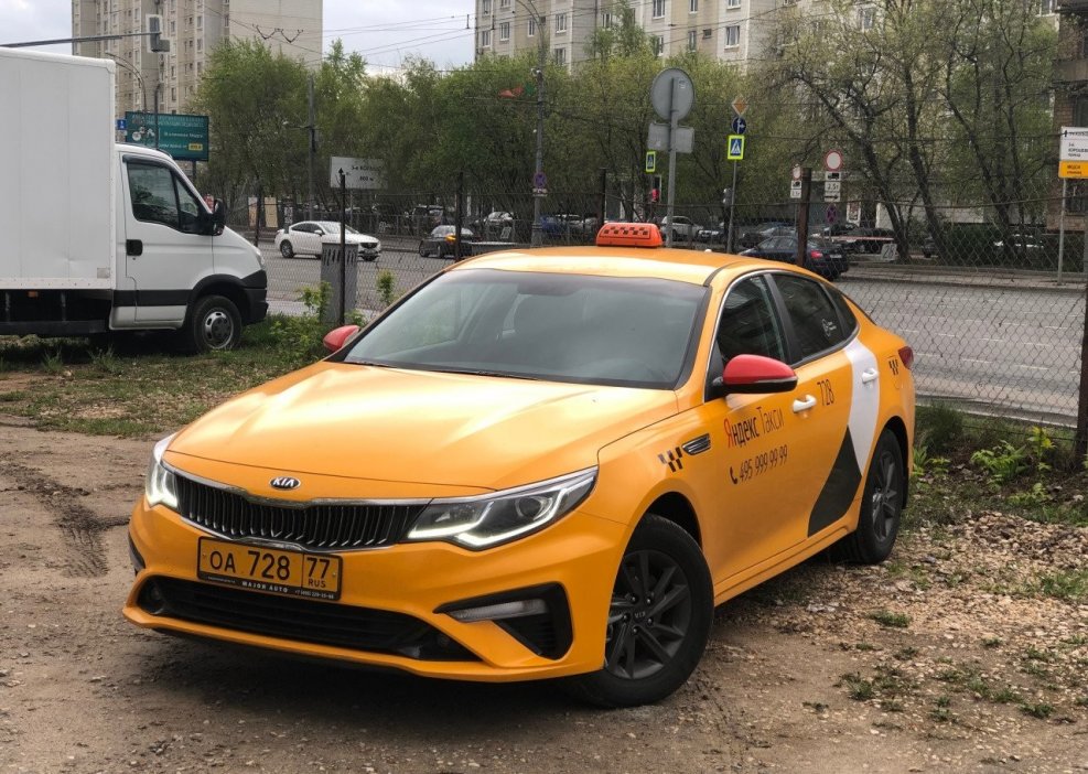 Киа Рио 2021 желтая