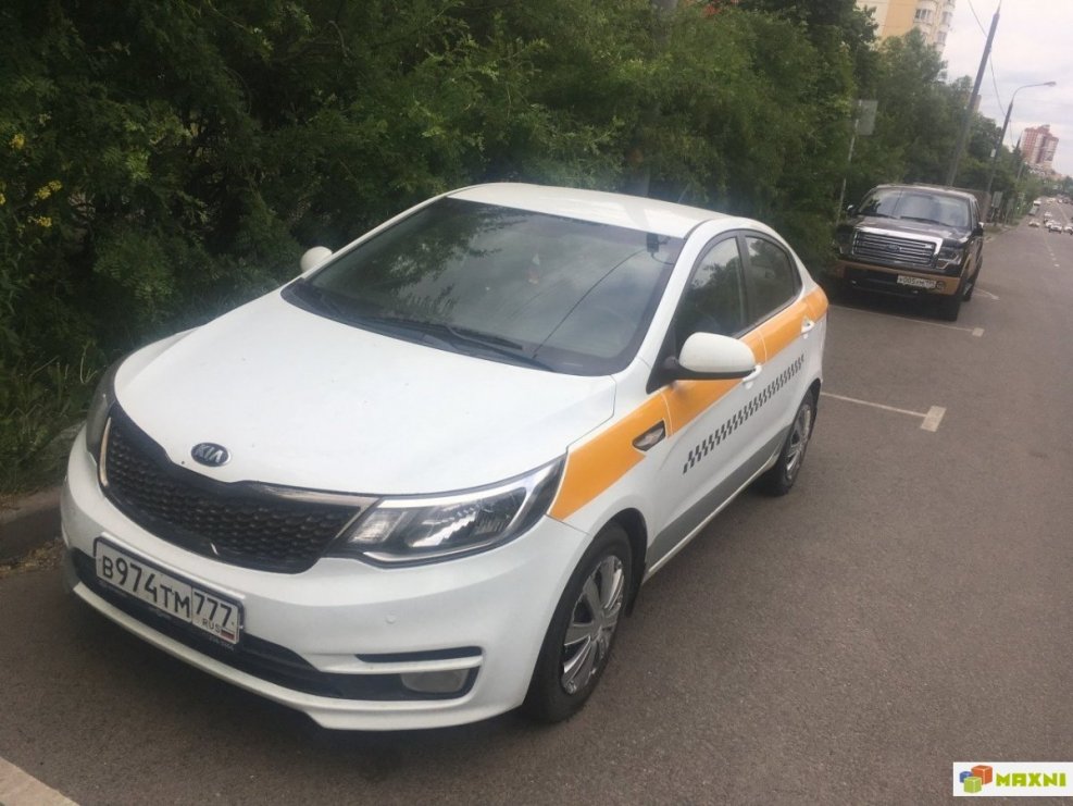 Kia Rio 2017 желтый