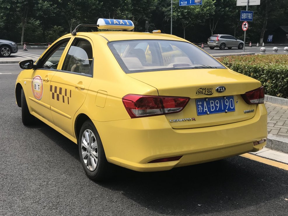 Kia Optima белое такси