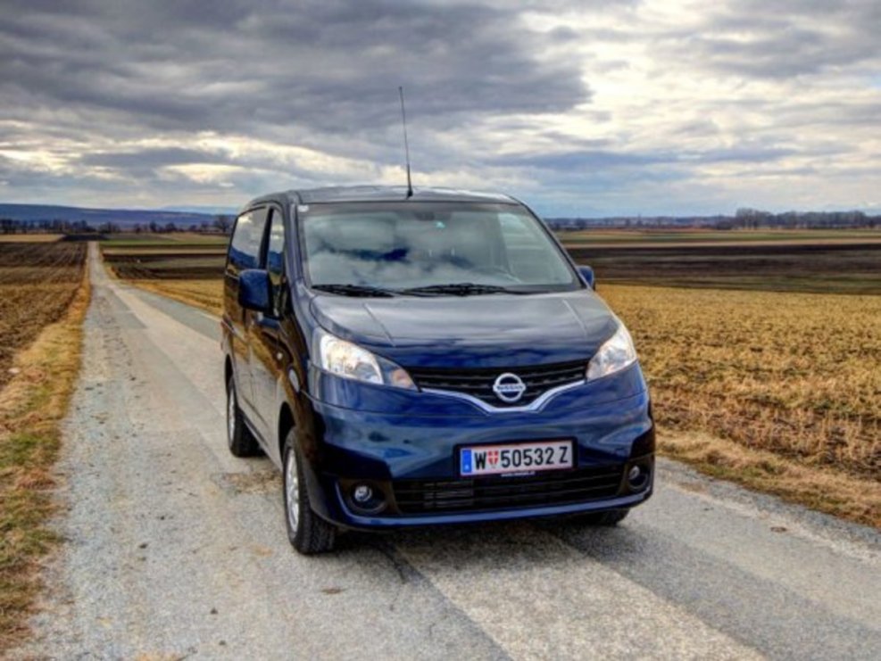 Nissan nv100 vs Nissan nv200