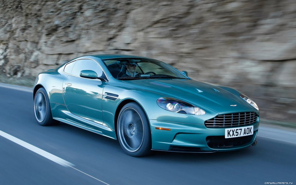 Машина Aston Martin DBS