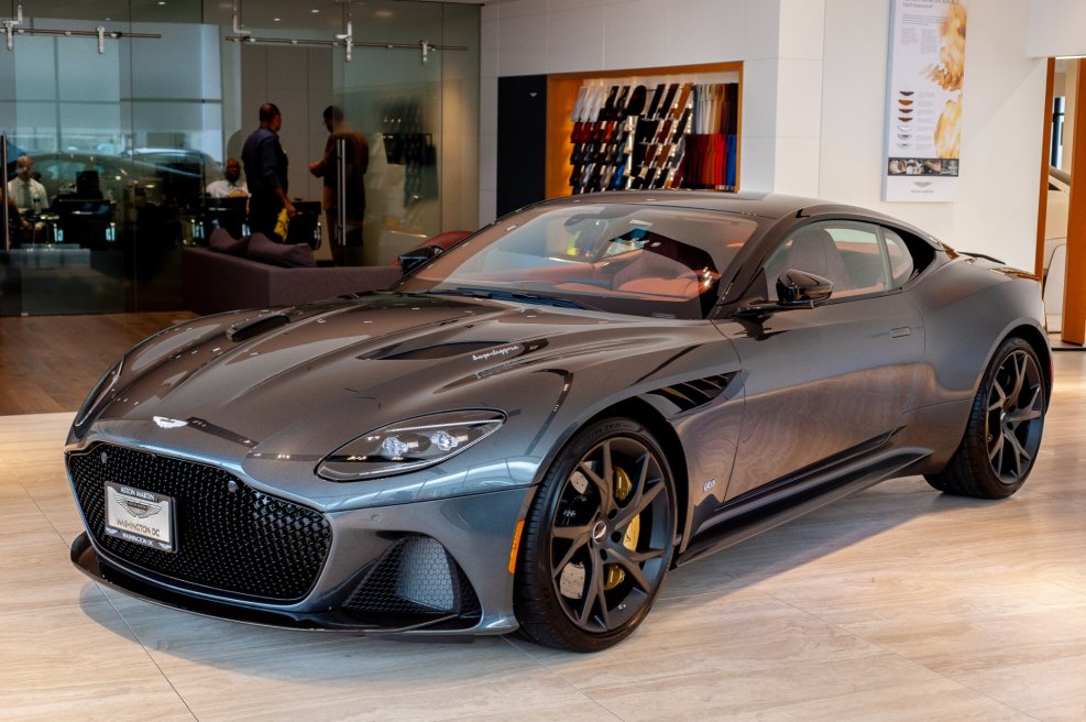 Астон Мартин DBS Superleggera