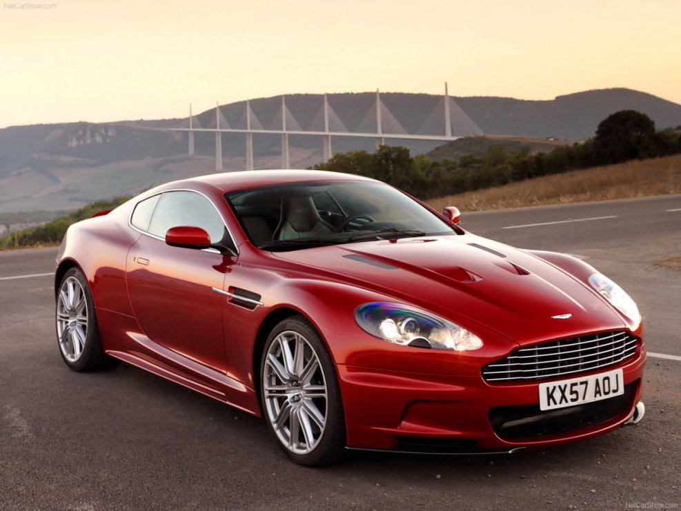 Aston Martin db9 красный