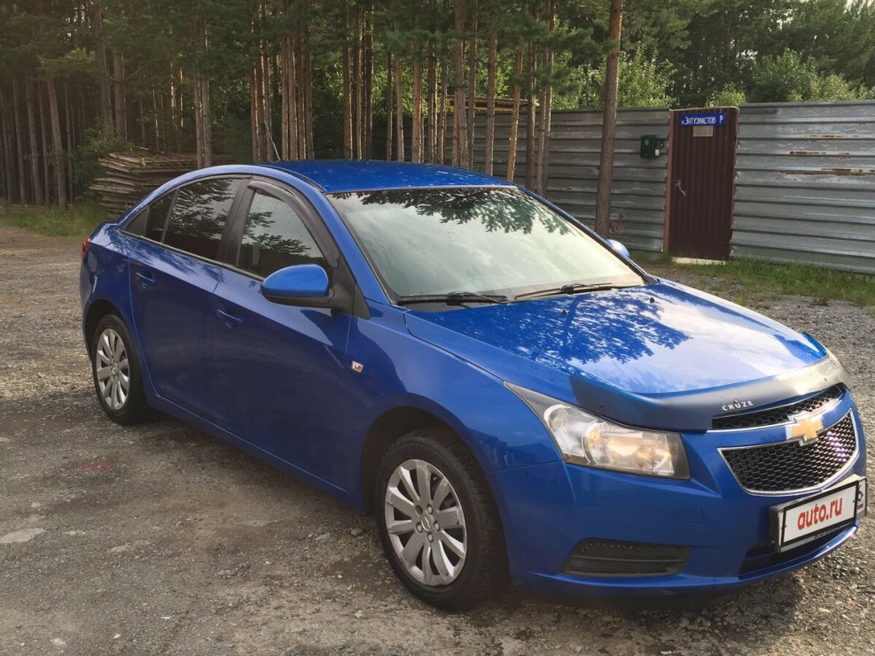 Chevrolet Cruze Hatchback синий металлик