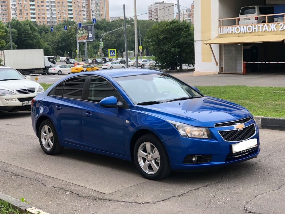 Светло синий Шевроле Круз
