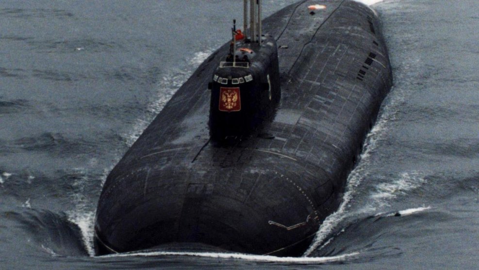 Затонувшая подводная лодка Курск в 2000 году