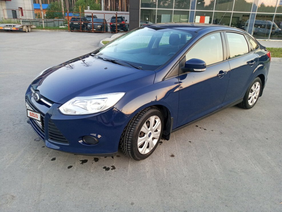 Ford Focus 2014 седан синий