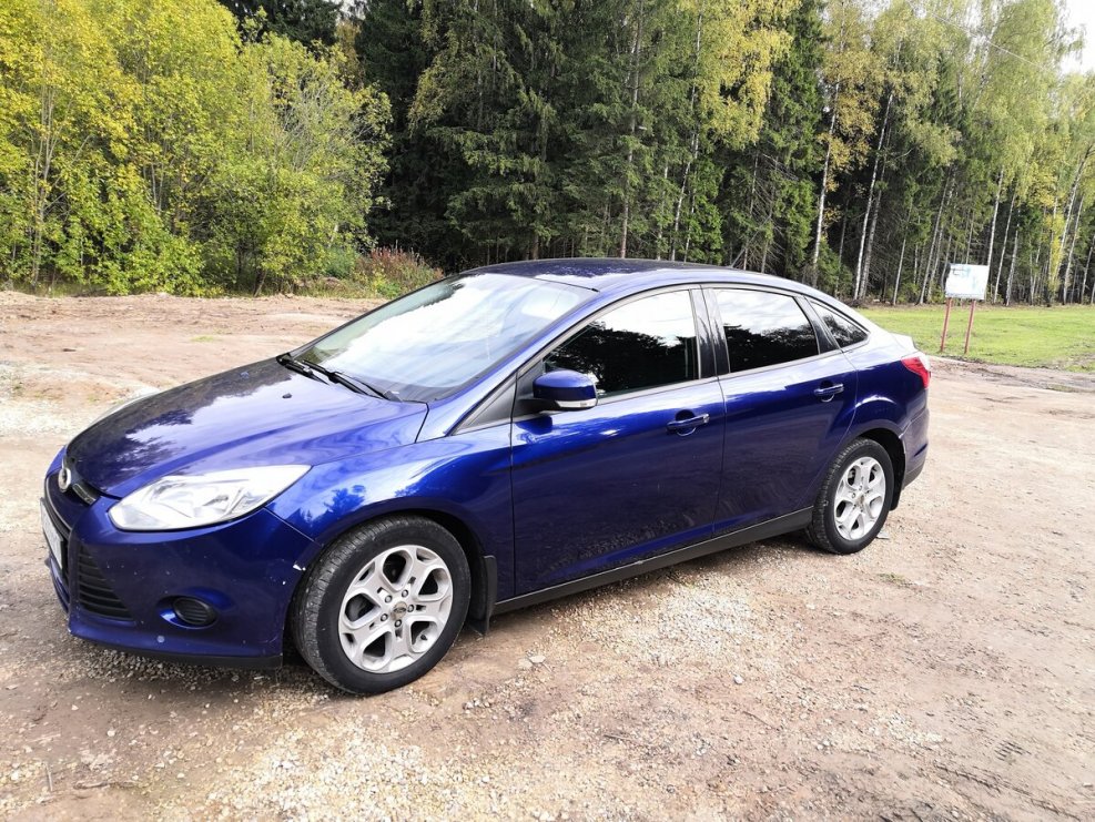 Ford Focus 2014 седан синий