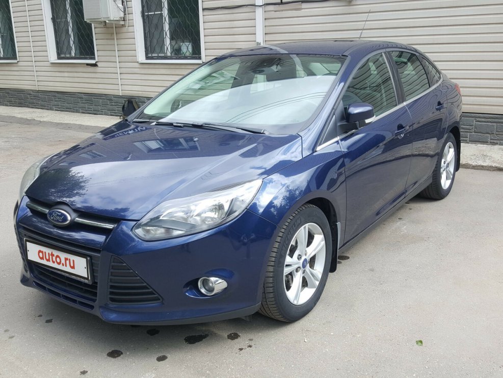 Ford Focus 2014 седан синий