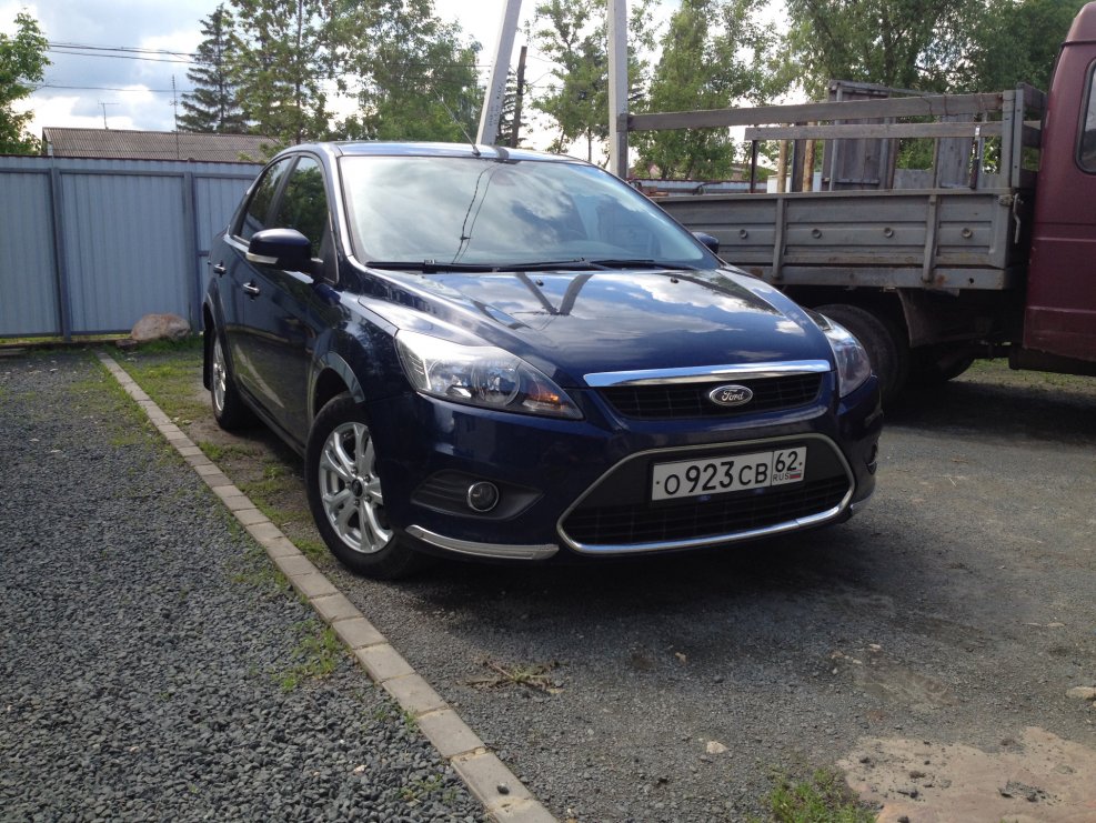 Ford Focus 2 темно синий