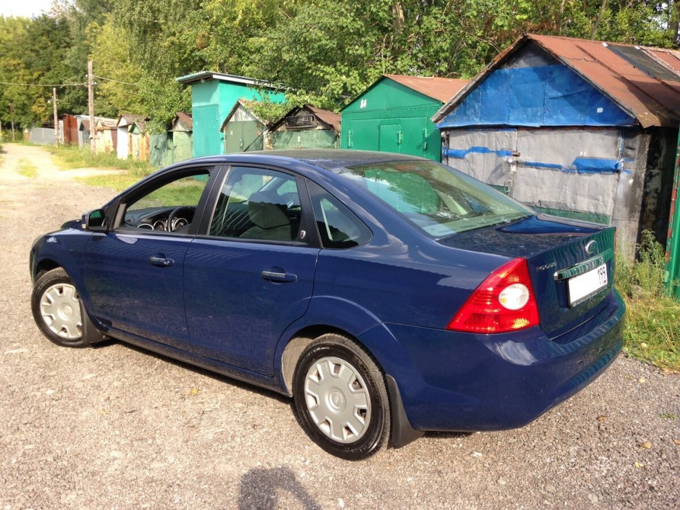 Ford Focus 2 темно синий седан
