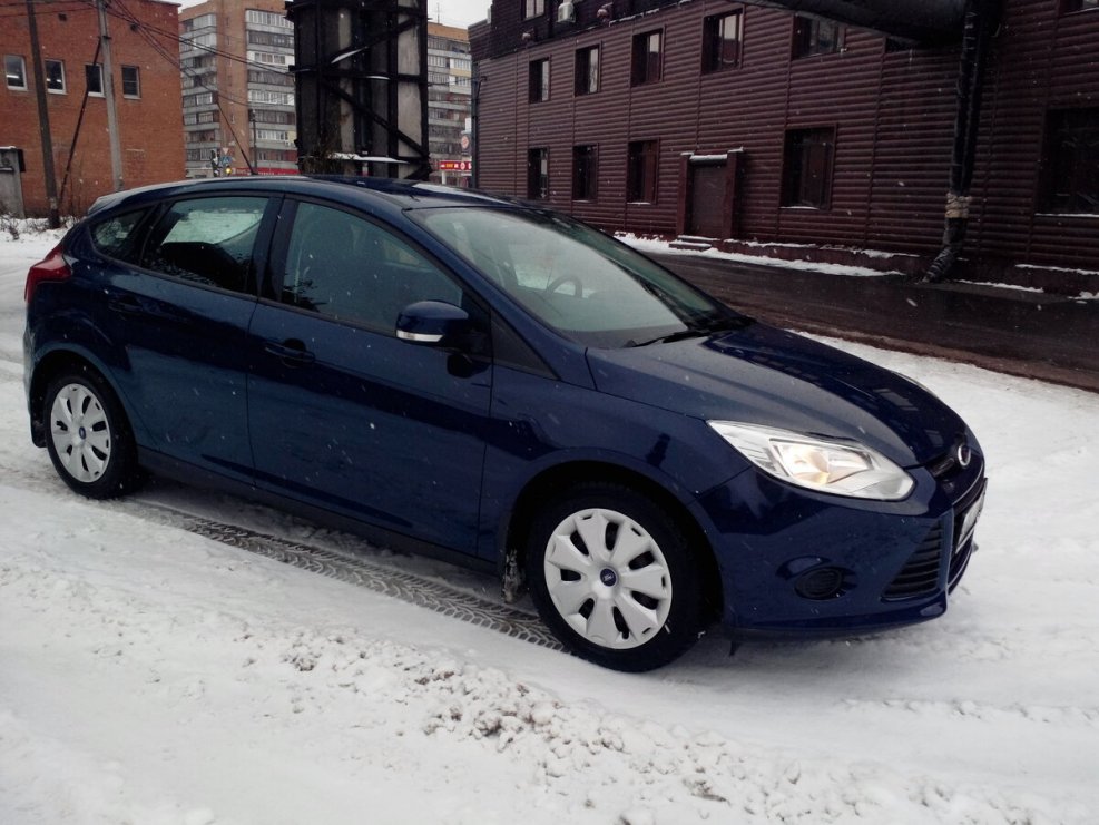 Ford Focus 3 темно синий хэтчбек