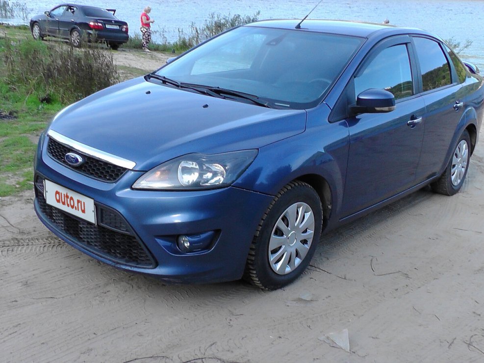 Ford Focus 2 темно синий седан