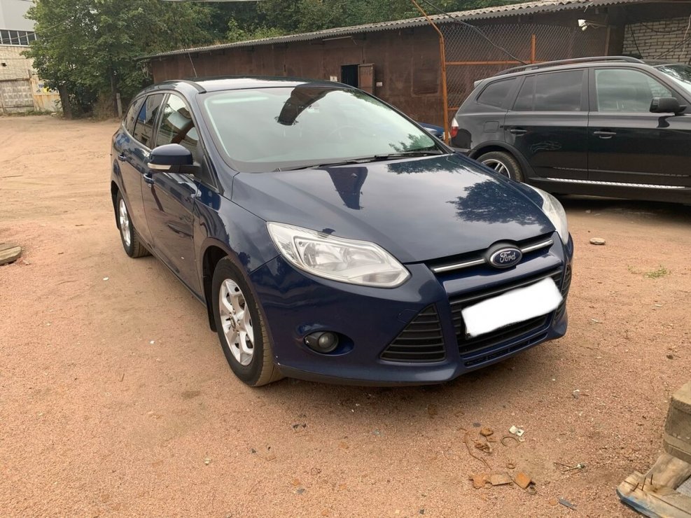 Ford Focus 3 темно синий