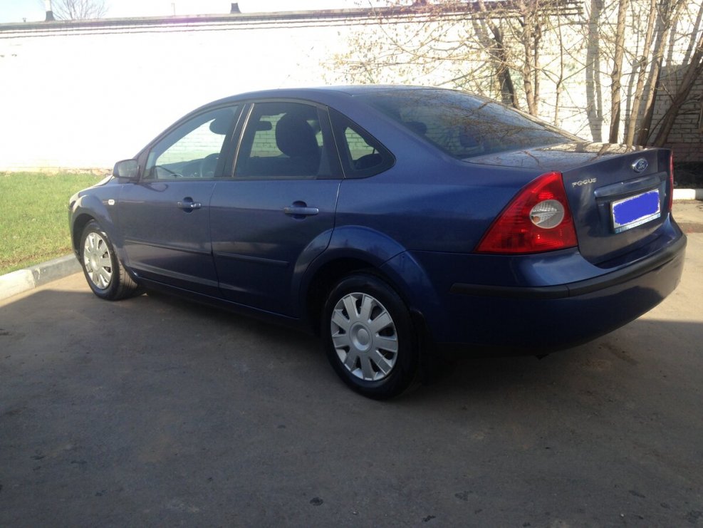 Ford Focus 2 темно синий седан