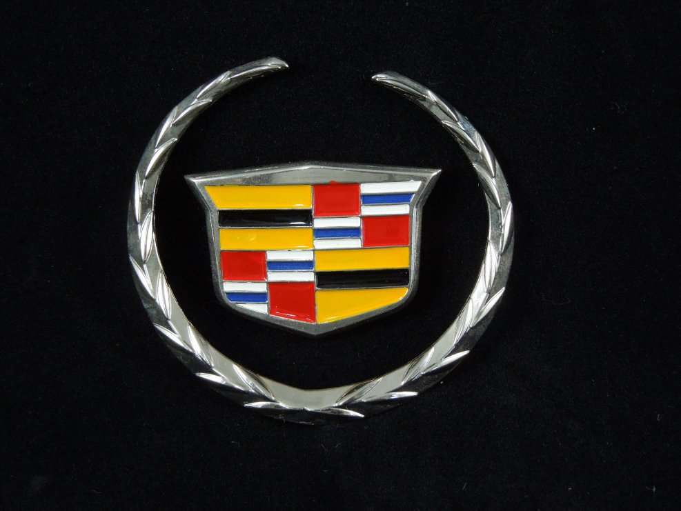 Cadillac Escalade значок