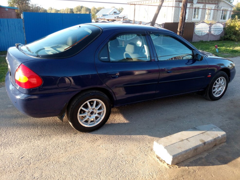 Ford Mondeo 1999 хэтчбек