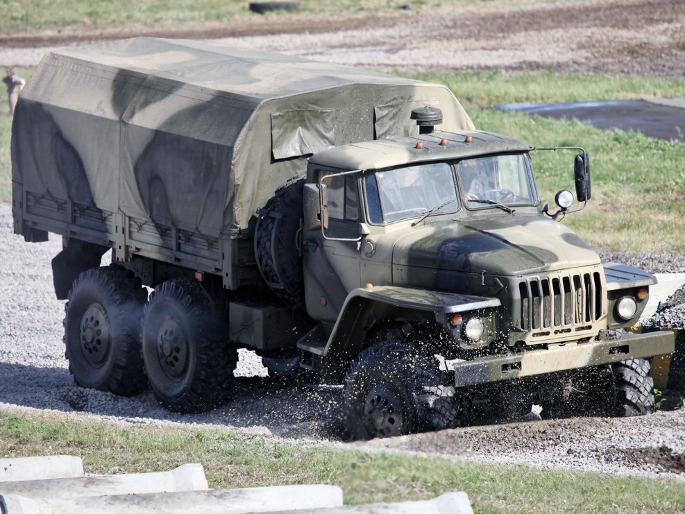 Военный тягач Урал 4320