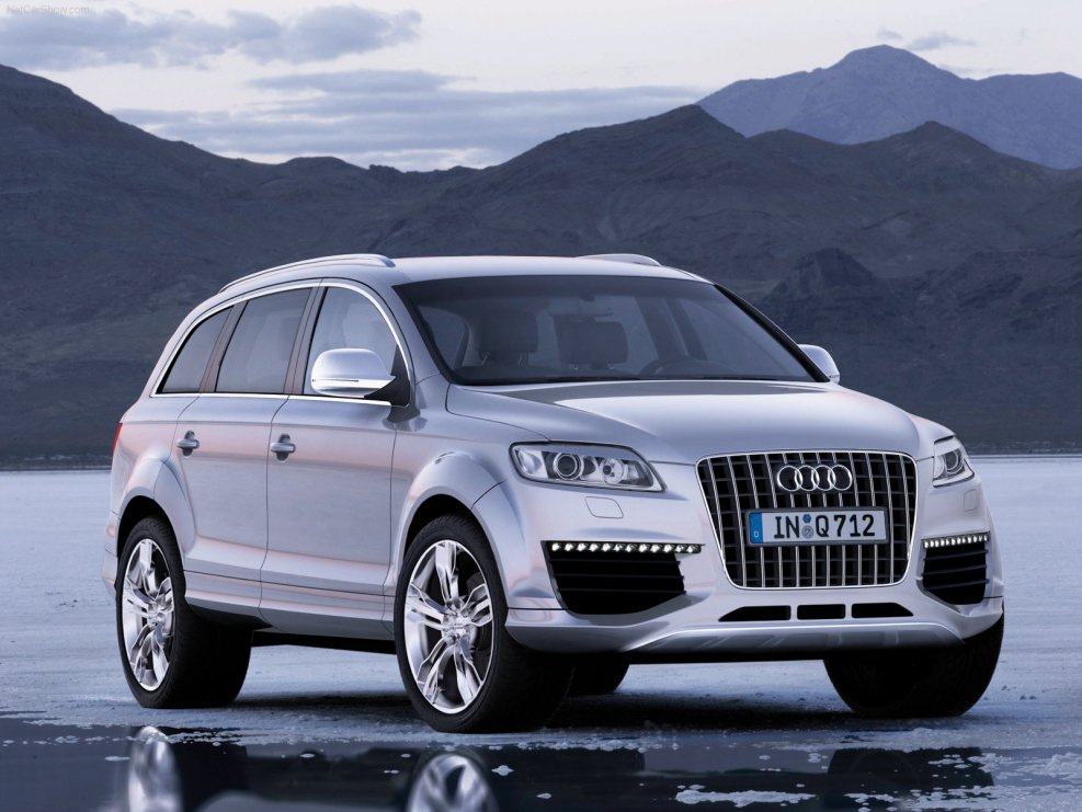 Машина Audi q7