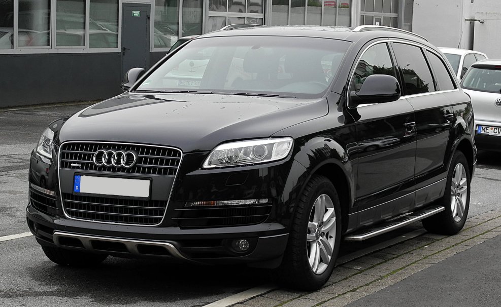 Машина Audi q7